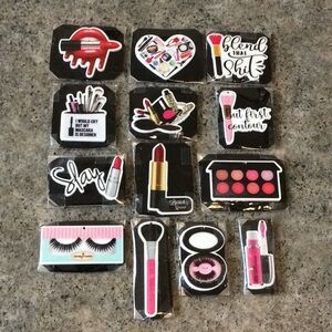 a 13 pcs multi color makeup 💄 charms set 💕💕💕
